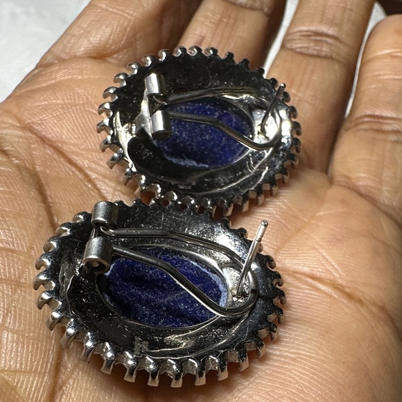 This is a pair of vintage silver-tone lapis lazuli cuff links - Picture 9 of 15